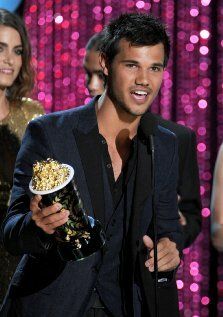 Церемония вручения премии MTV Movie Awards 2012 (2012) Церемония вручения премии MTV Movie Awards 2012 (2012)